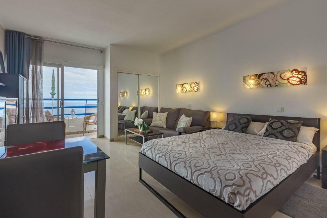 Adeje300, * Playa Paraiso (Tenerife)