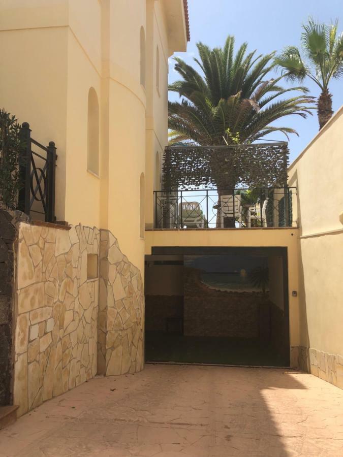 Exclusive On The First Line Of The Ocean With A Private Heated Pool Villa *