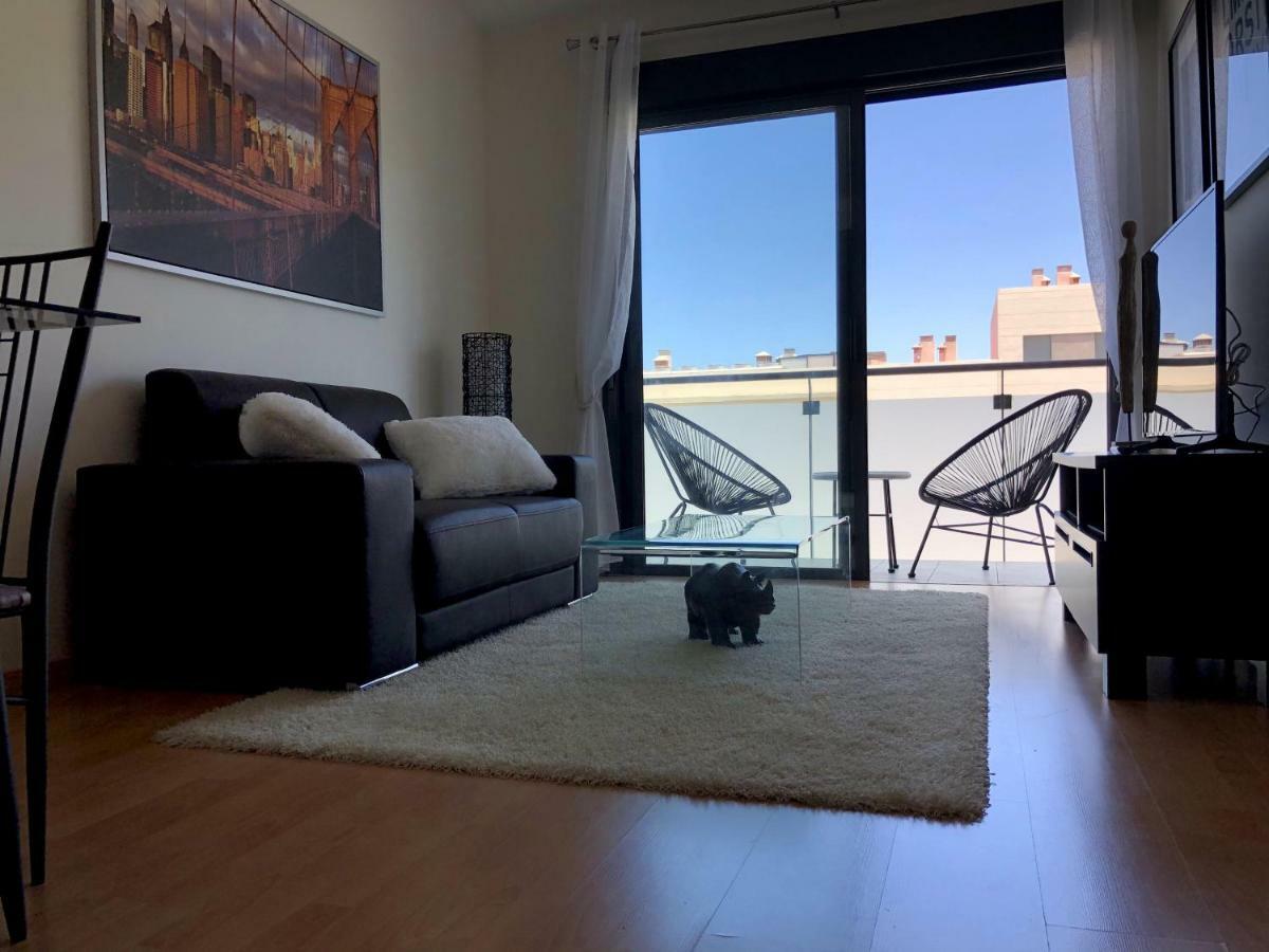 Couples In Rhino's Paradise Appartement