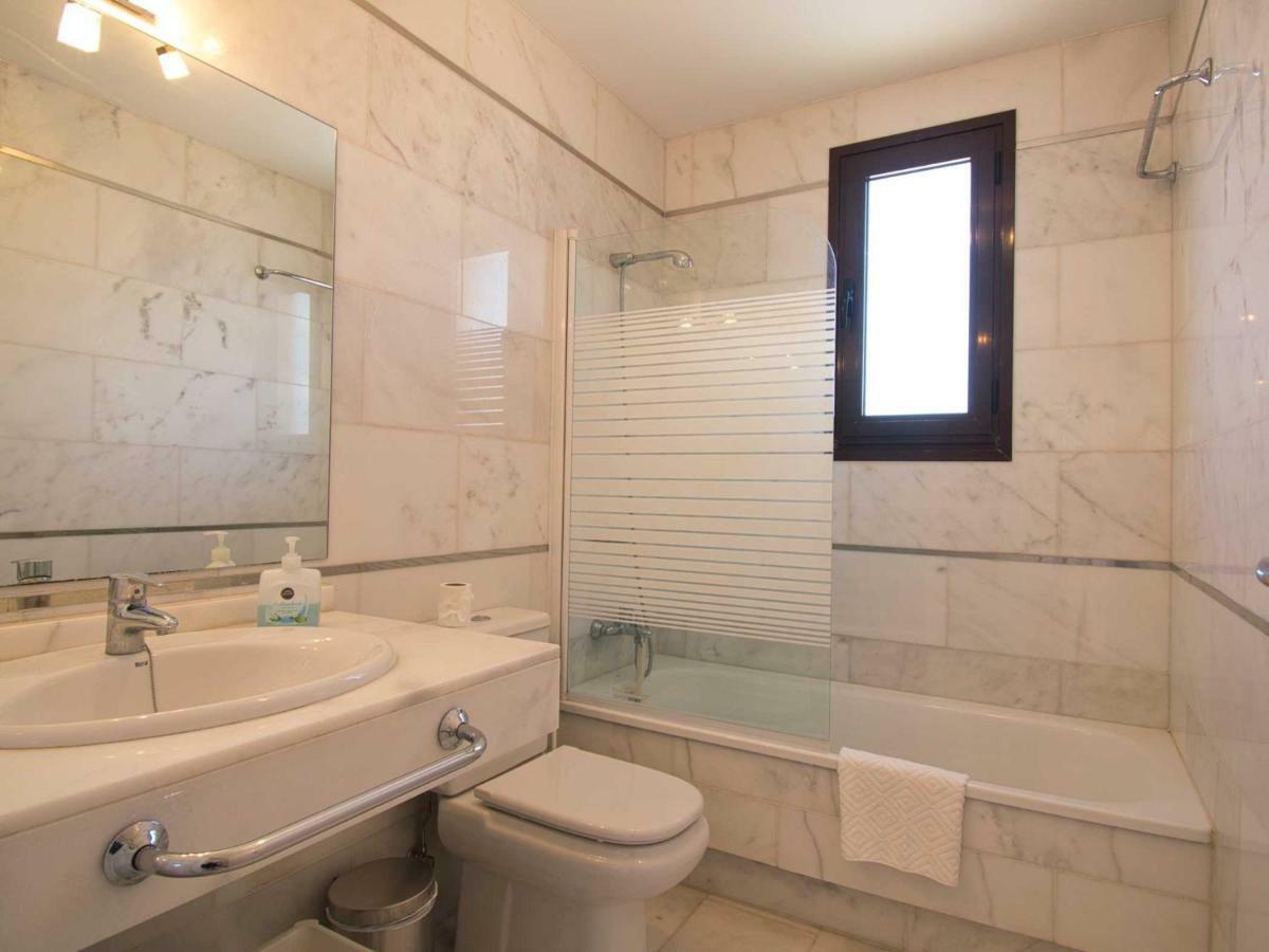 Island Golf Villas, Amarilla Golf And Country Club Villa