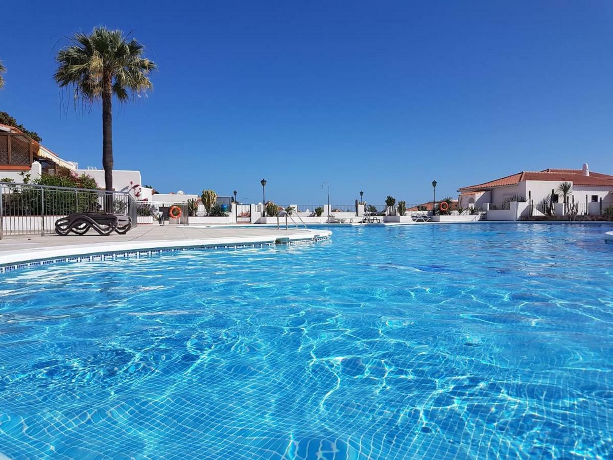 Playa Del Duque In 1st Sea Line Directly On The Beach, Heated Pool, Wifi, Balcony Apartment