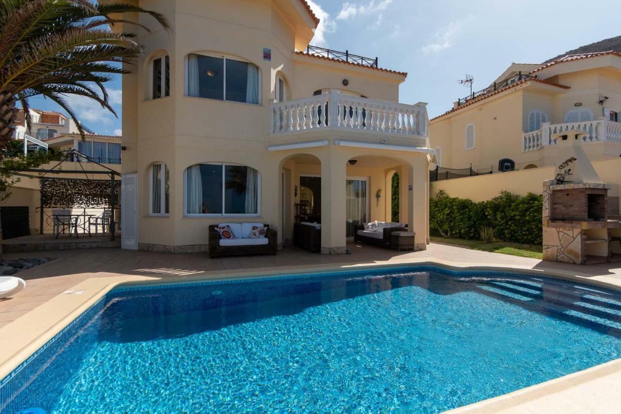 Exclusive On The First Line Of The Ocean With A Private Heated Pool