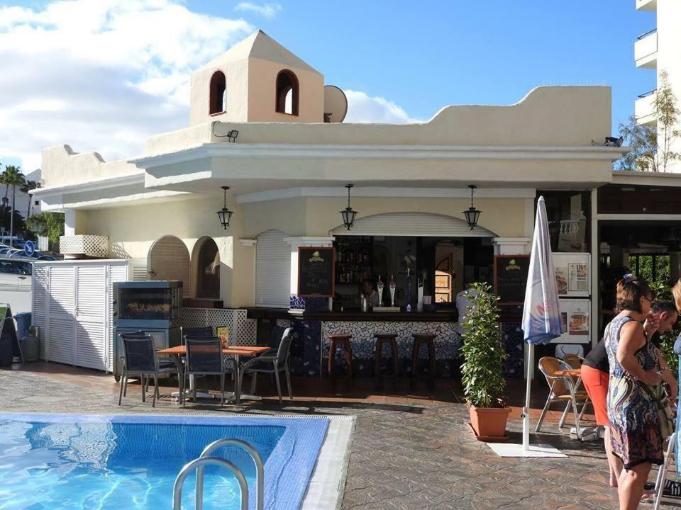 Castle Harbour 3*