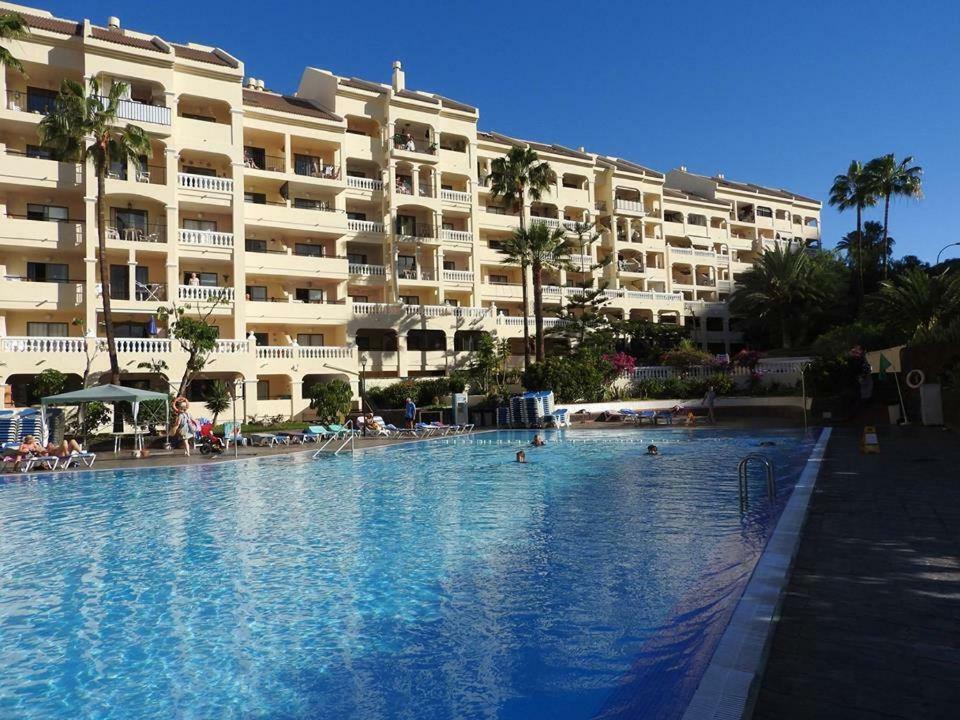 Castle Harbour 3*