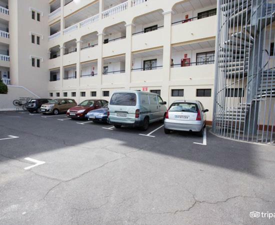 Castle Harbour Aparthotel 3*