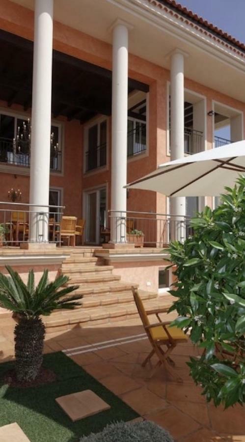 Strelitzia Villa