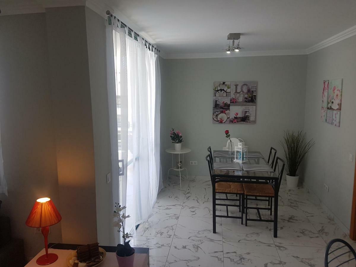 Casa Palmera: Beachside Retreat With Heated Pool And Sea Views Arona (Tenerife)