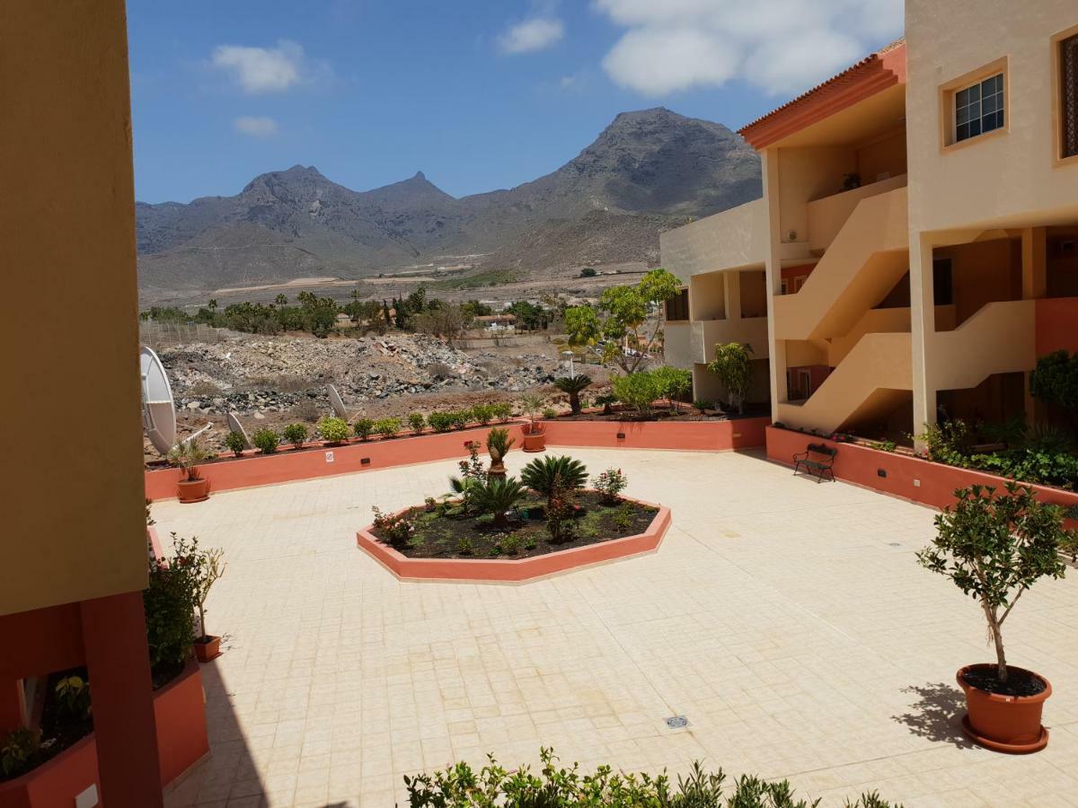 Apartment Terrazas Del Duque 2: Beachfront Oasis With Sea Views And Heated Pool *