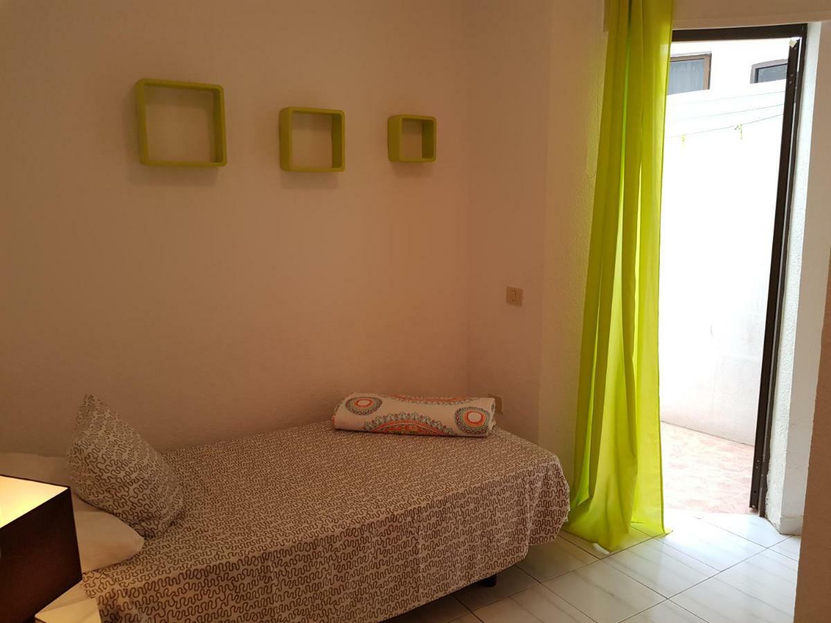 Alquilaencanarias Colon Center, Near The *