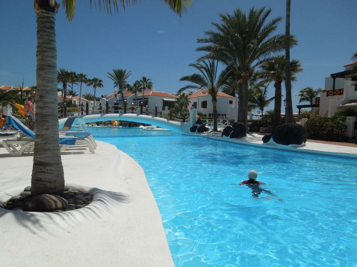 Ground Floor No 5 With Fantastic Heated Pool Close To The Sea, Gardensite Apartment Arona (Tenerife)