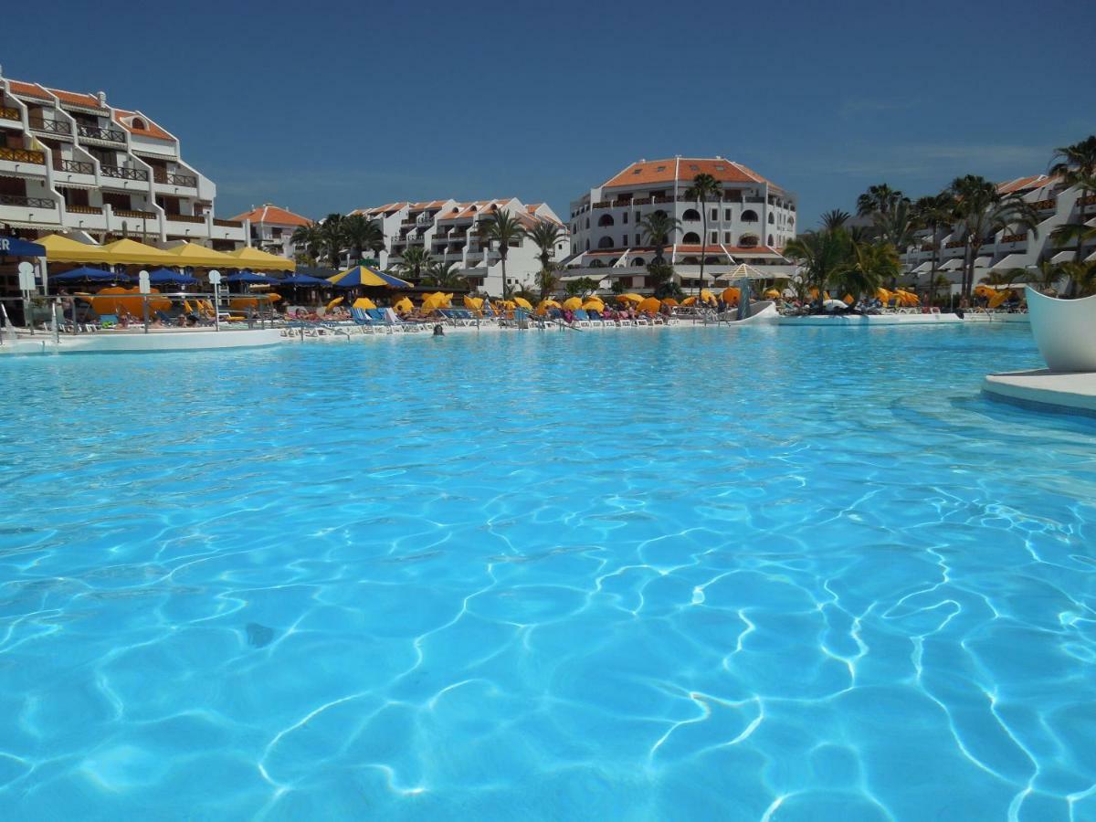 Two Bedroom Beachfront No 3 With Sea-view, Heated Pool, Close To The Sea Appartement Arona (Tenerife)