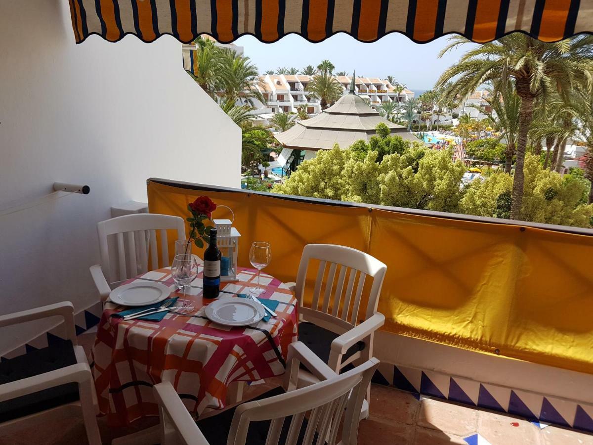 Appartement Two Bedroom Beachfront No 3 With Sea-view, Heated Pool, Close To The Sea