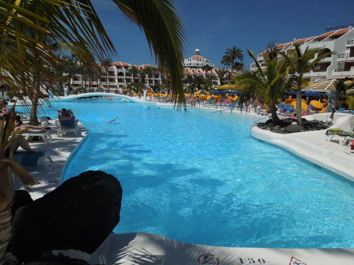 Two Bedroom Beachfront No 3 With Sea-view, Heated Pool, Close To The Sea