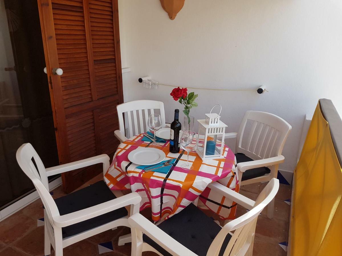 Two Bedroom Beachfront No 3 With Sea-view, Heated Pool, Close To The Sea Appartement