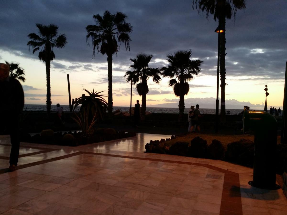 Two Bedroom Beachfront No 3 With Sea-view, Heated Pool, Close To The Sea