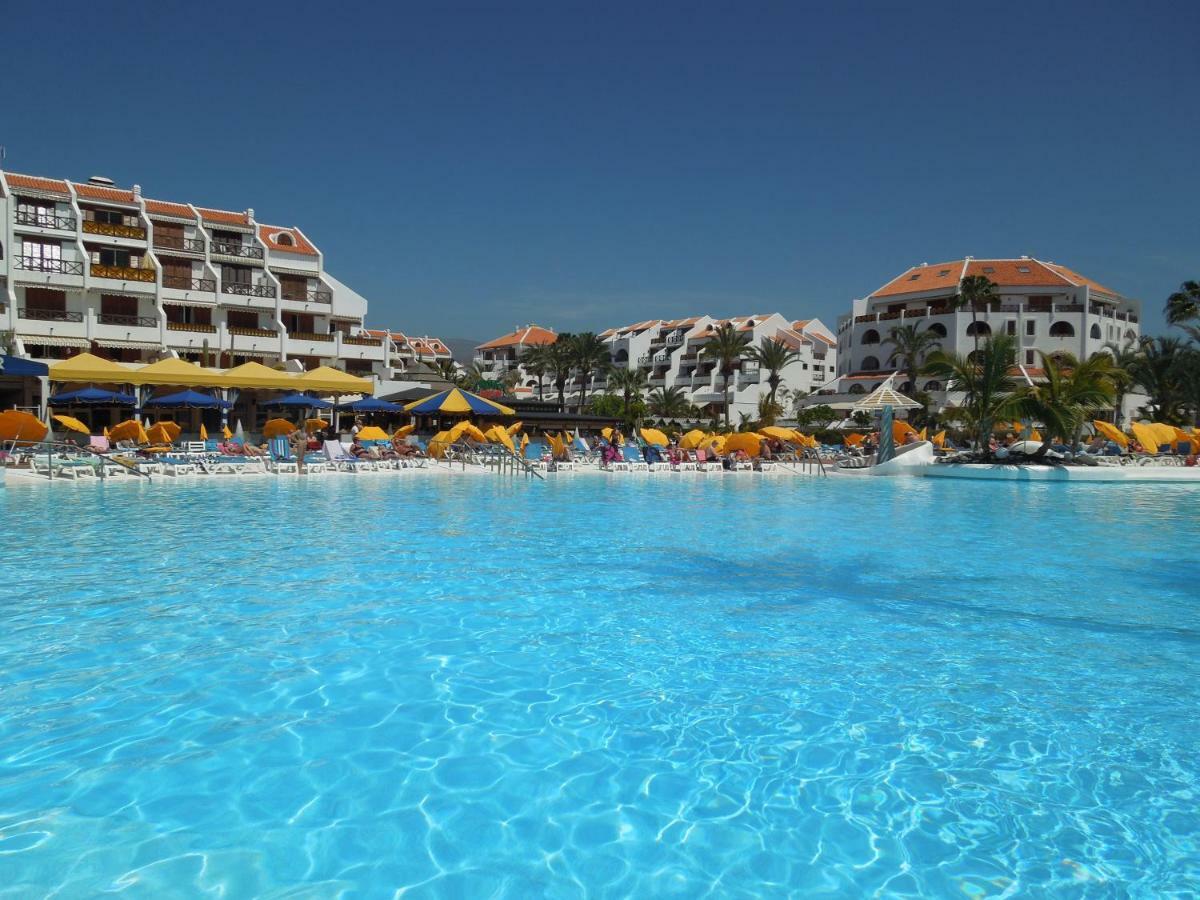 Two Bedroom Beachfront No 3 With Sea-view, Heated Pool, Close To The Sea Appartement *