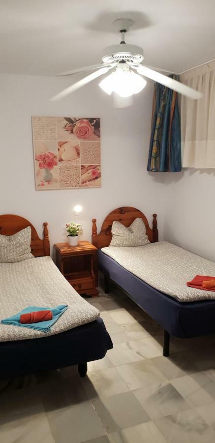 Appartement Two Bedroom Beachfront No 3 With Sea-view, Heated Pool, Close To The Sea