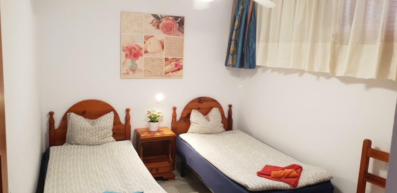 Two Bedroom Beachfront No 3 With Sea-view, Heated Pool, Close To The Sea Appartement *