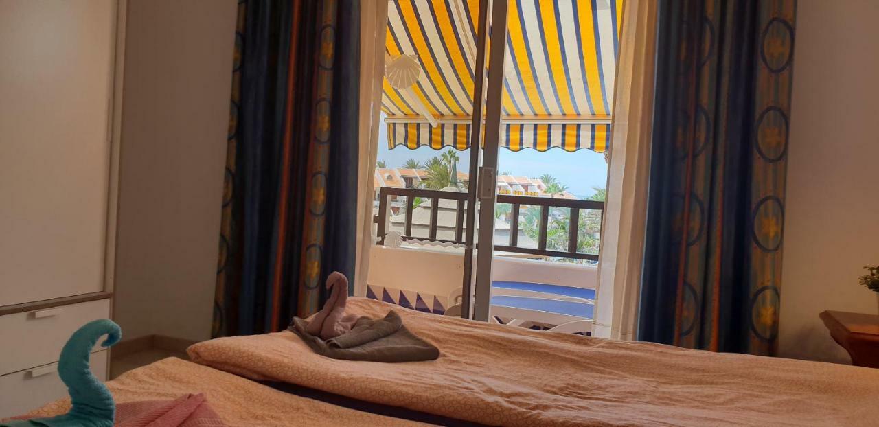 Two Bedroom Beachfront No 3 With Sea-view, Heated Pool, Close To The Sea *