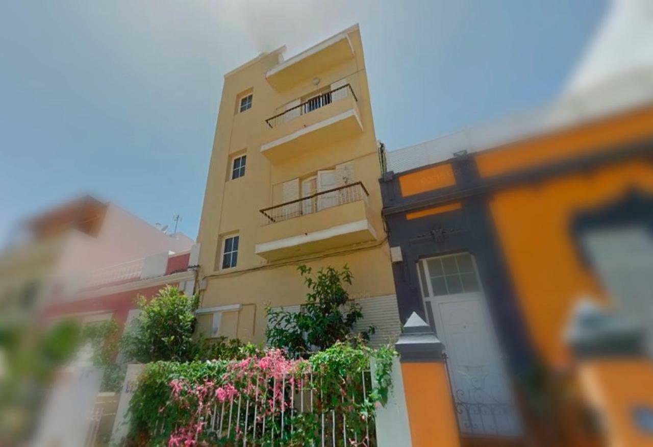 Manuel Verdugo, 32 * Santa Cruz de Tenerife