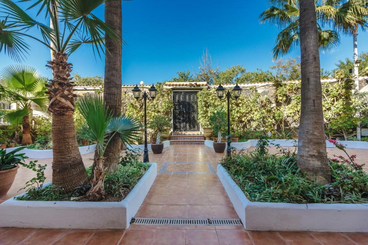 Santa Maria Villa *