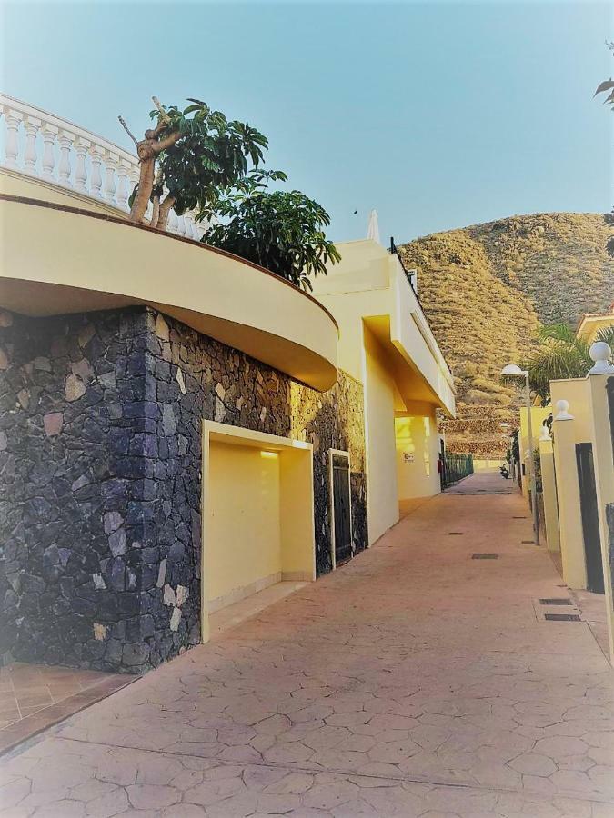 Unique Great Floor By The Ocean With Open Terrace. Separate Entrance. Adults Only Villa *