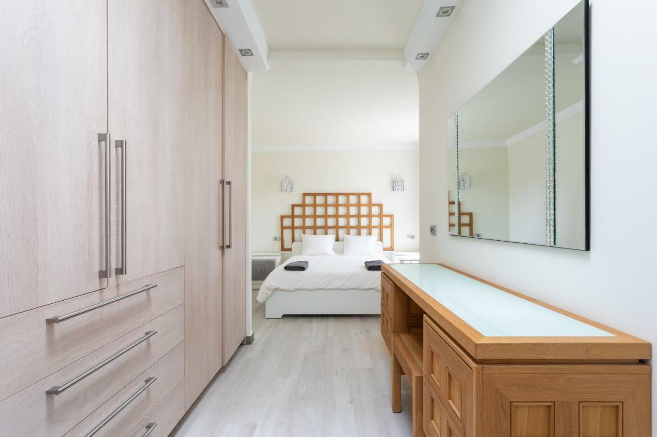 Luxurious With Jacuzzi