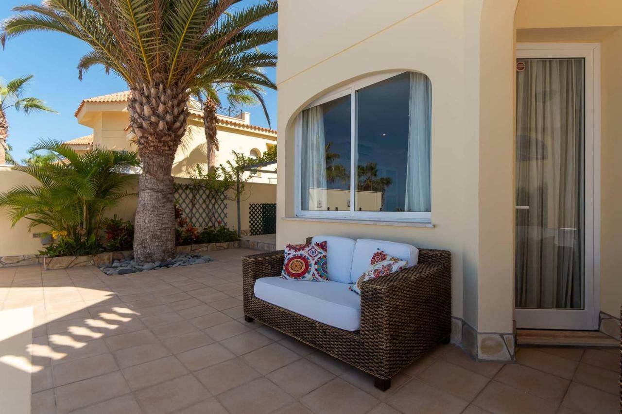 Exclusive On The First Line Of The Ocean With A Private Heated Pool Villa *