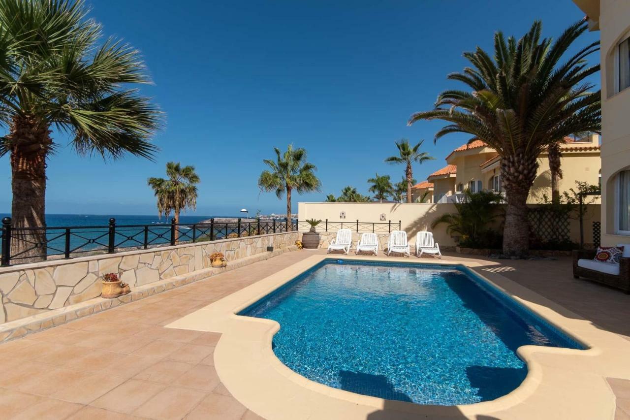 Exclusive On The First Line Of The Ocean With A Private Heated Pool Villa