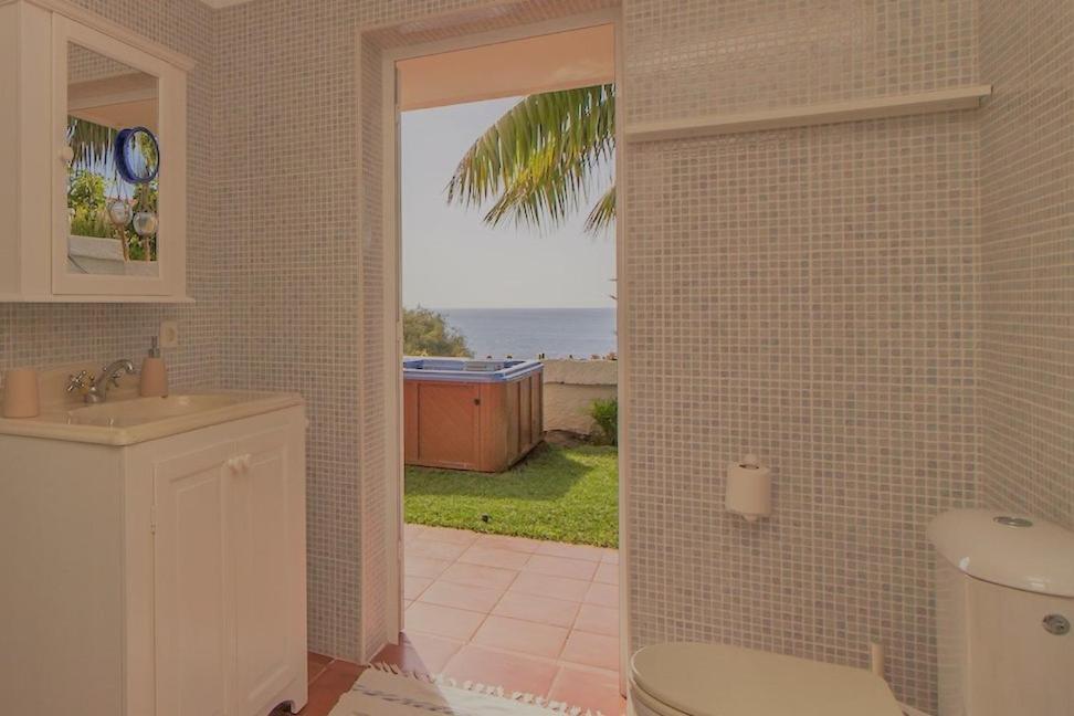Villa In Protected Space In Front Of The Sea *