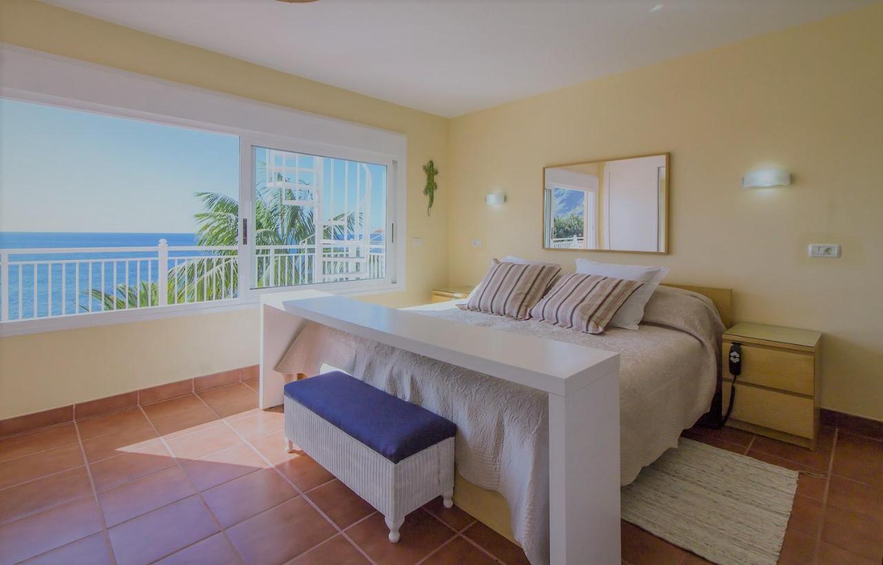 Villa In Protected Space In Front Of The Sea *