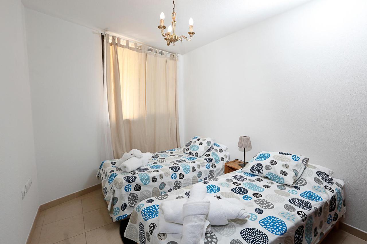 Apartamento Frente Al Puerto De A 20 Metros De La Playa.