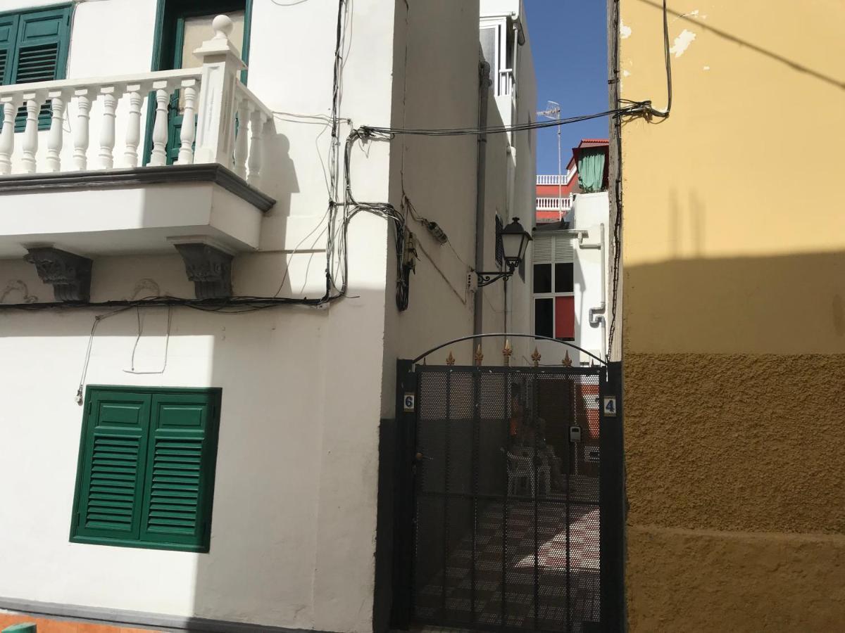 House In Puerto Santiago, To The Beach 100 Meters !!! Hébergement de vacances