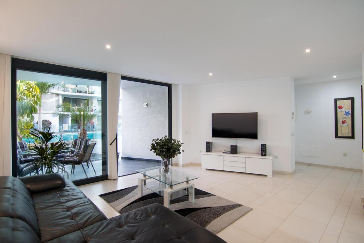 Luxury Apartment, Parking, Terrace, Pool.