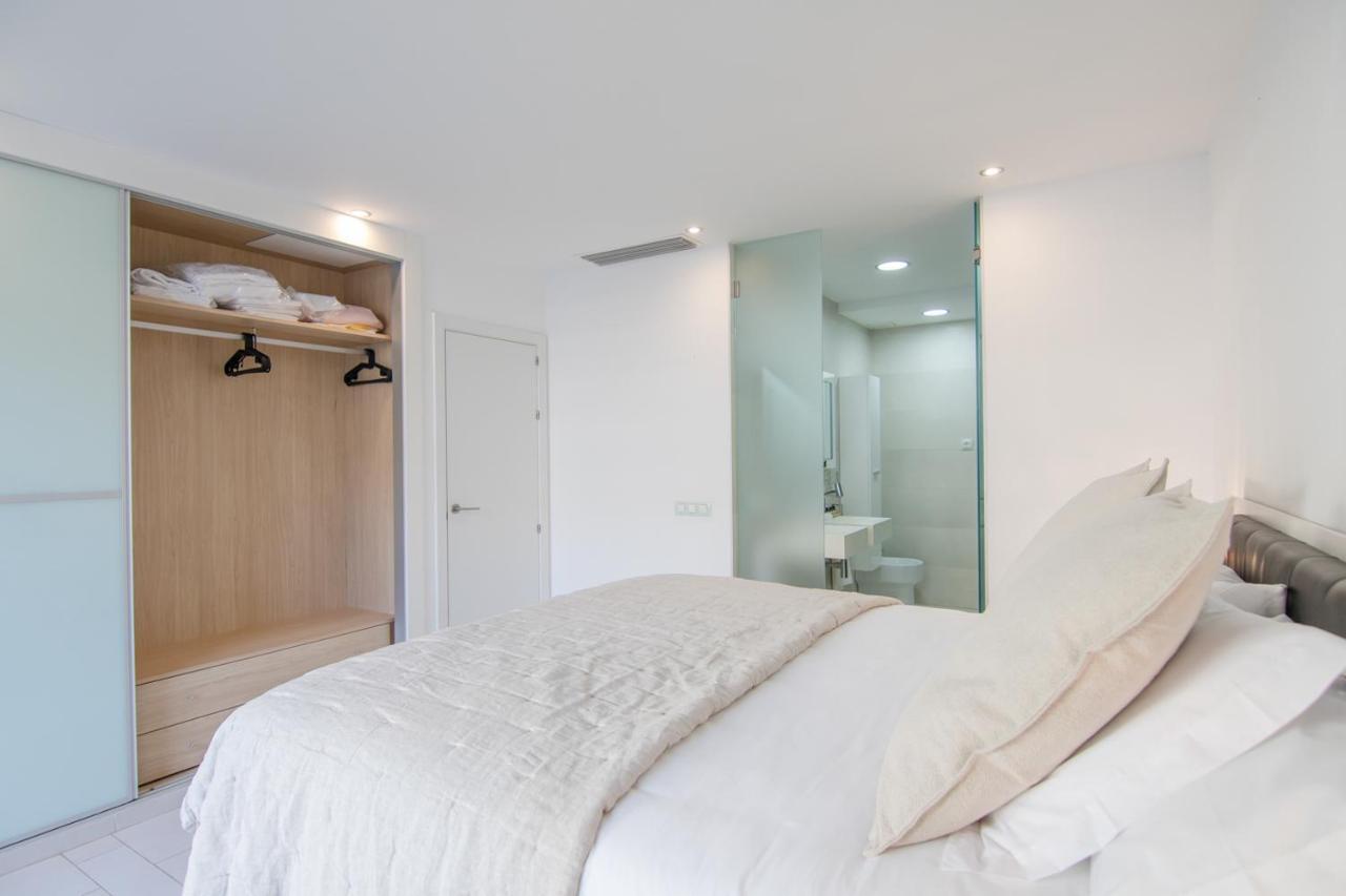 Luxury Apartment, Parking, Terrace, Pool. *