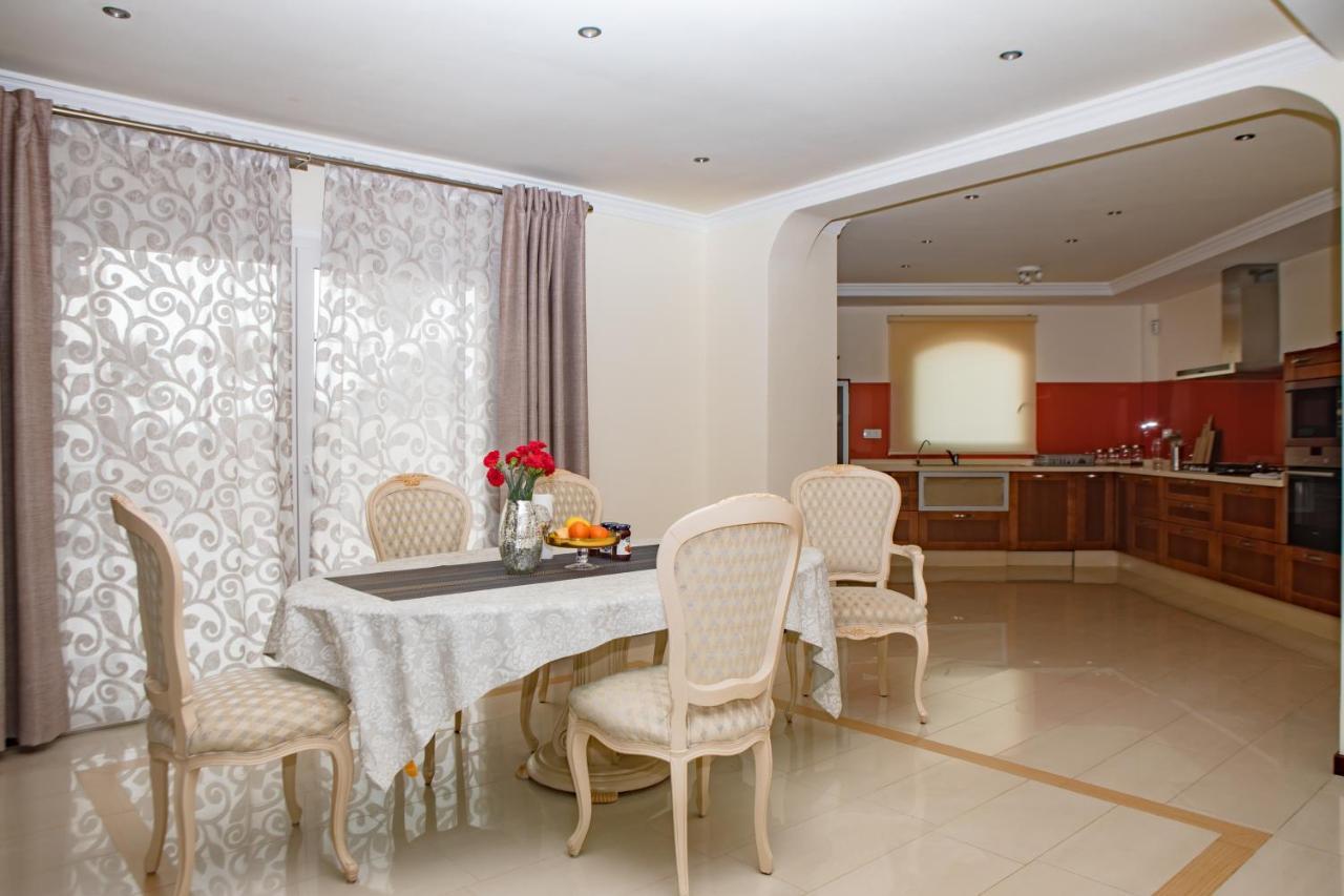 Villa Luxury With Heated Pool