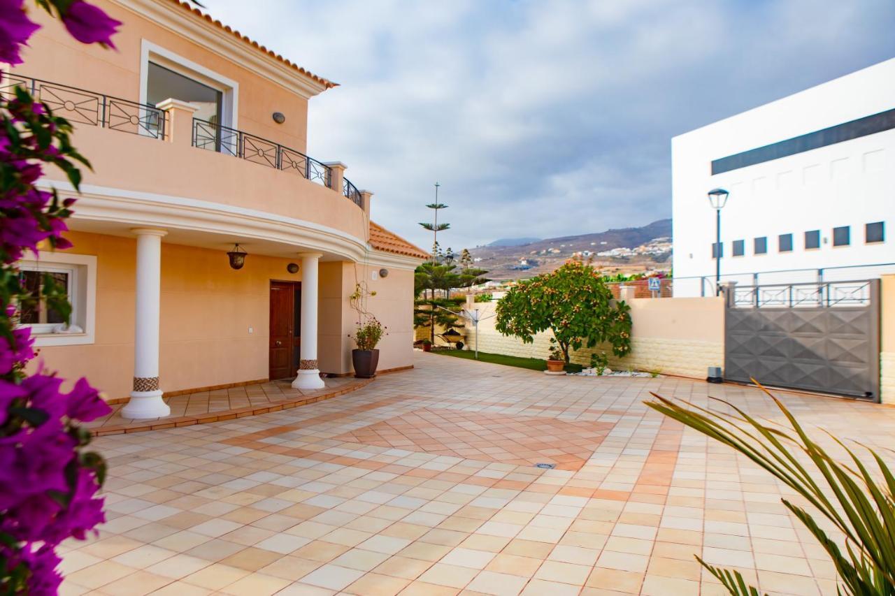 Luxury With Heated Pool Villa *