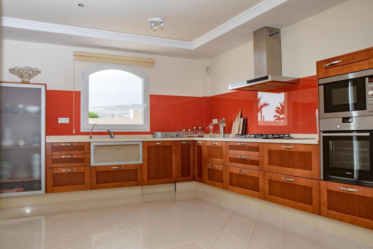 Villa Luxury With Heated Pool