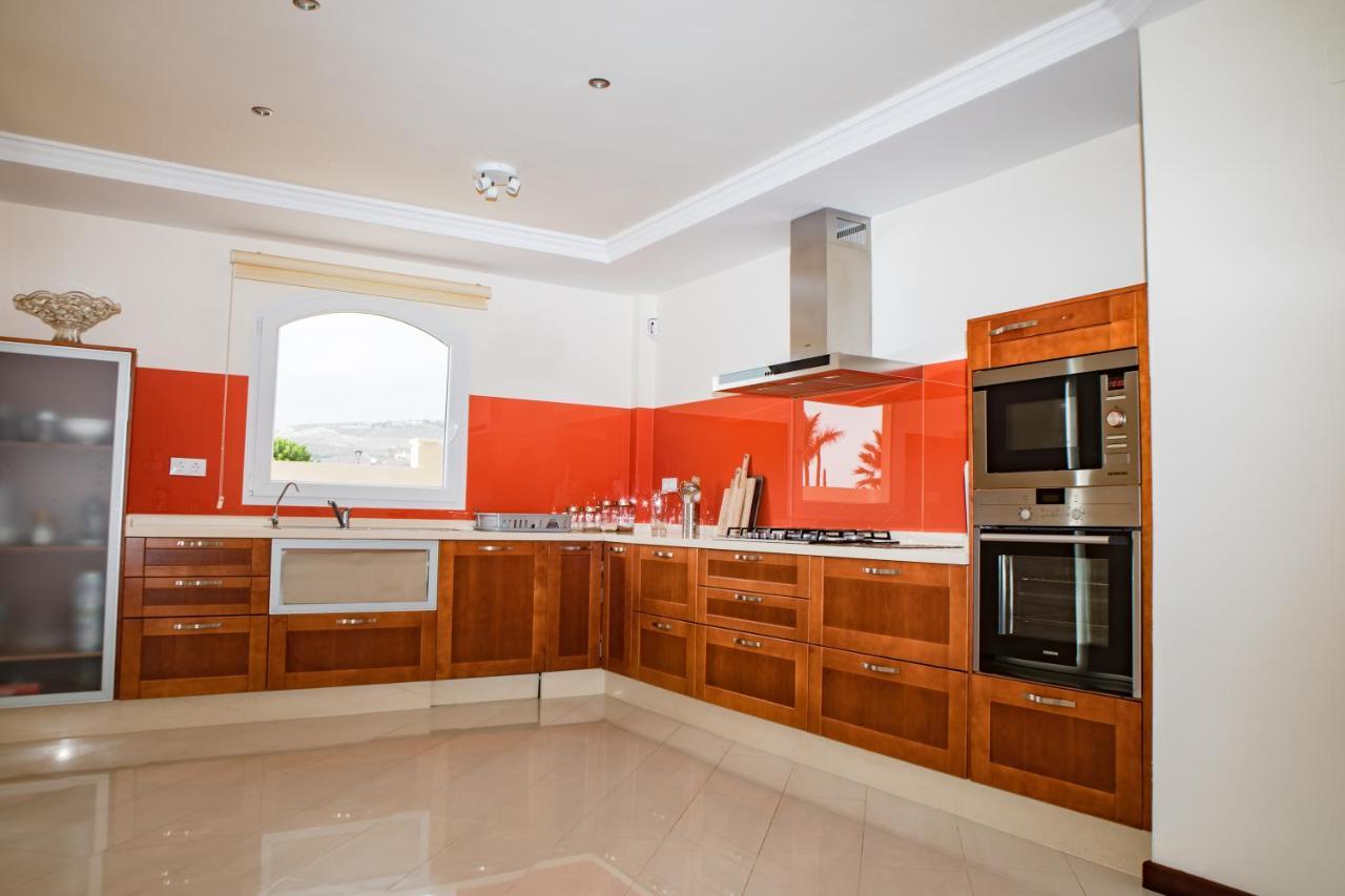 Luxury With Heated Pool Villa *
