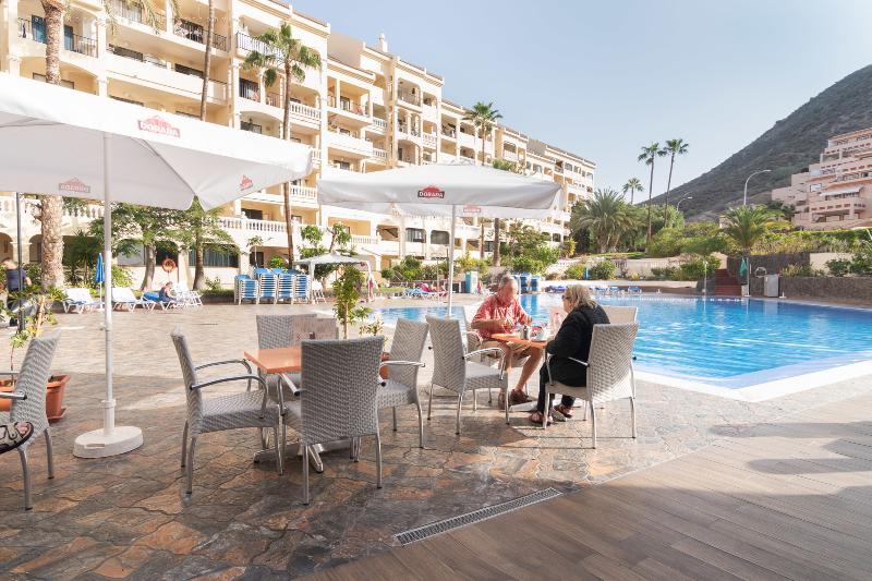 Castle Harbour 3*