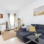 136 Alcala Holiday Home By Sunkeyrents
