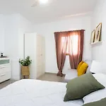 Eden Rentals B01 Surfy Stylish Bed&Coffee Room