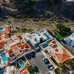 Fabulous Contemporary 5 Bedroom Villa With Private Heated Pool, Sleeps Max 13