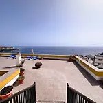 Black Sand Holiday Home