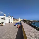 Black Sand Holiday Home