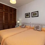 Victoria Court II H117 - One Bed With Sunny Balcony