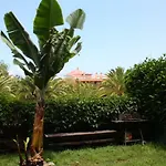 Apartamentos con jardin y pescina