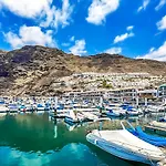 First line beach front 2 bedroom apartment Los Gigantes
