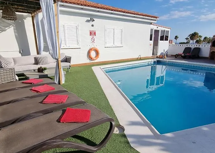 Lovely 4-Bed Villa With Ocean Views In Sueno Azul