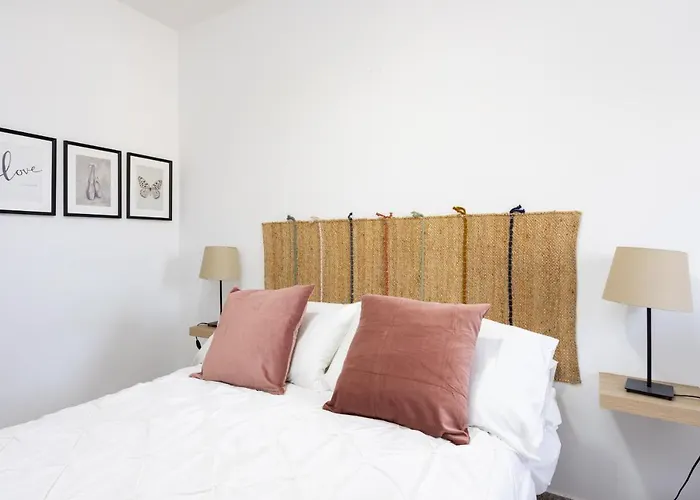 Eden Rentals 103 Surfy Stylish Bed&Coffee Room
